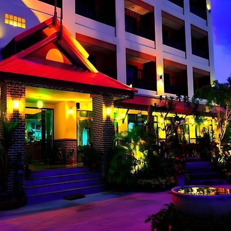 Rayong Lanna Hotel Bagian luar foto