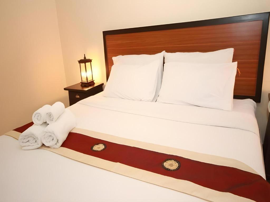 Rayong Lanna Hotel Bagian luar foto