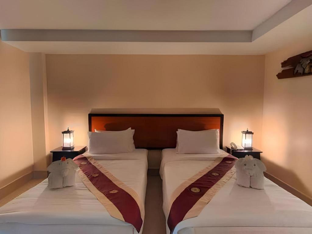 Rayong Lanna Hotel Bagian luar foto