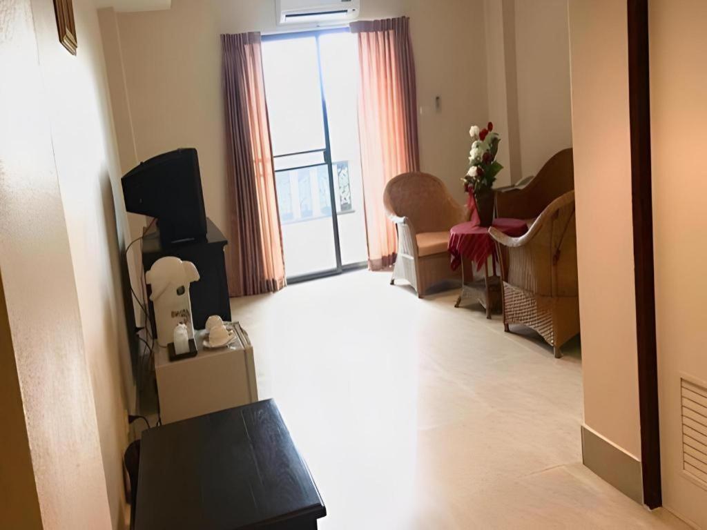 Rayong Lanna Hotel Bagian luar foto