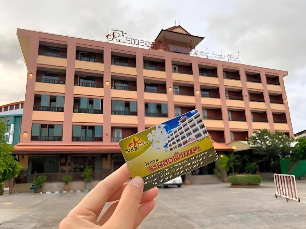 Rayong Lanna Hotel Bagian luar foto