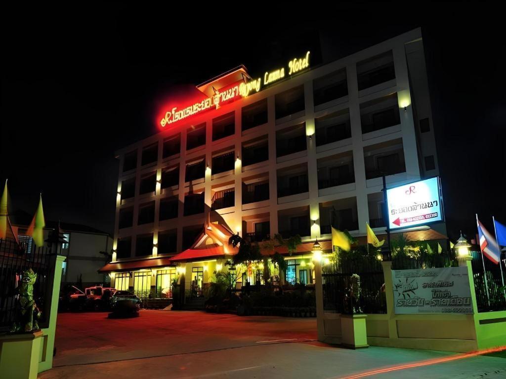 Rayong Lanna Hotel Bagian luar foto