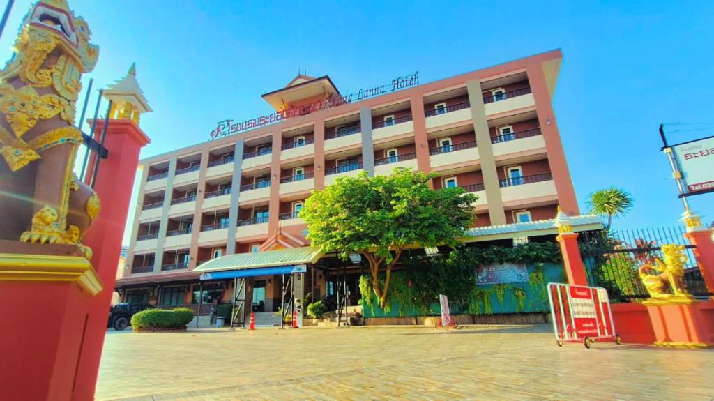 Rayong Lanna Hotel Bagian luar foto