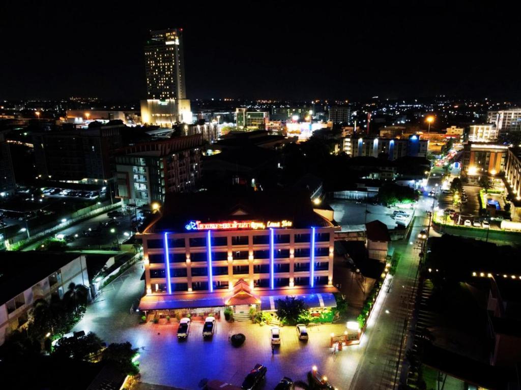 Rayong Lanna Hotel Bagian luar foto