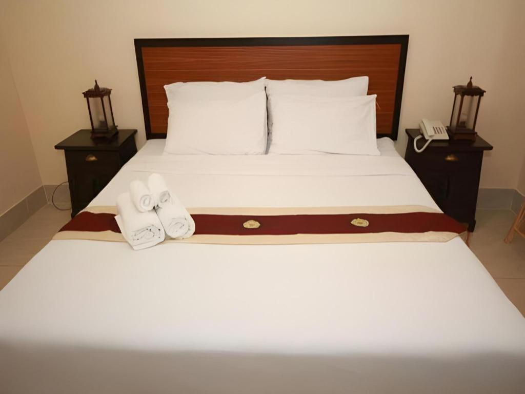 Rayong Lanna Hotel Bagian luar foto